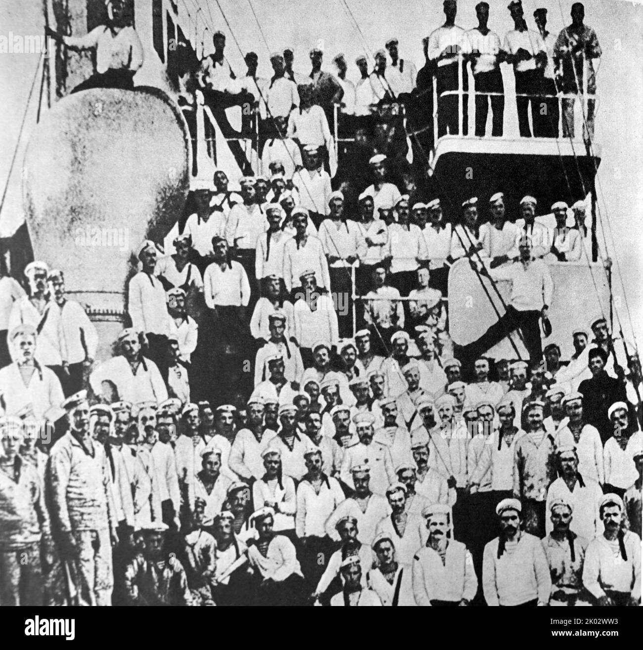 Sevastopol rivolta armata del 1905. L'equipaggio dell'incrociatore ribelle Ochakov due settimane prima della rivolta. Foto Stock