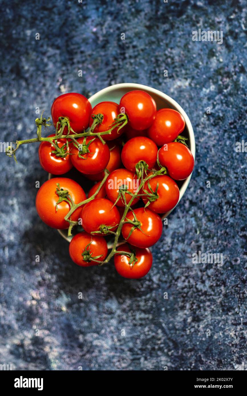 Pomodori maturi in una ciotola Foto Stock