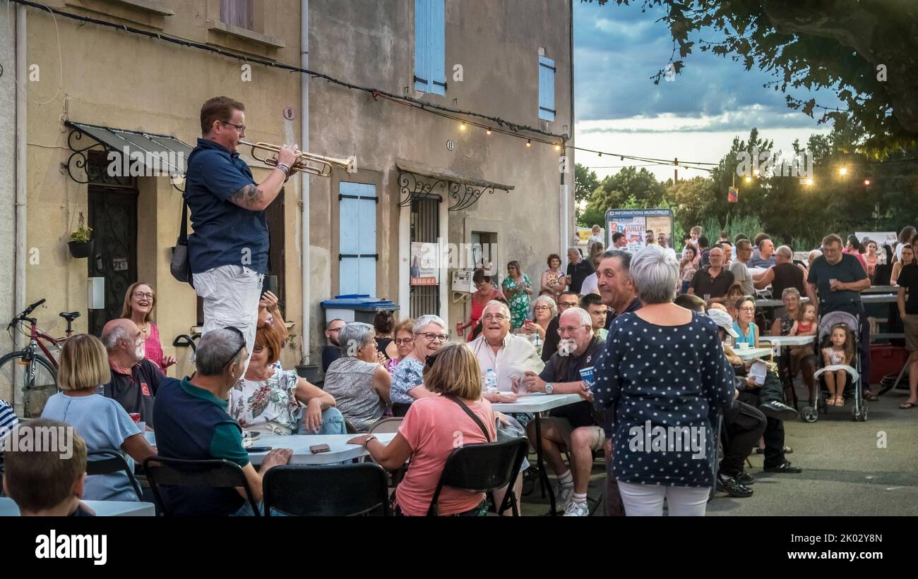 Fête de la Saint Jean a Place Voltaire a Coursan. Foto Stock