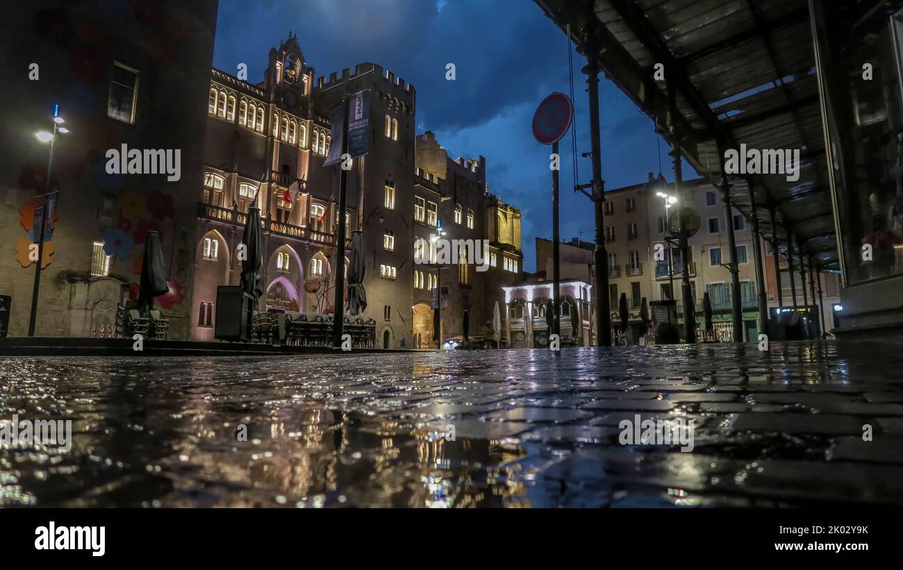Mairie a Place de l'Hôtel de Ville a Narbonne. Il nuovo palazzo degli arcivescovi fu costruito nel XIV secolo ed è un Monumento storico. Foto Stock