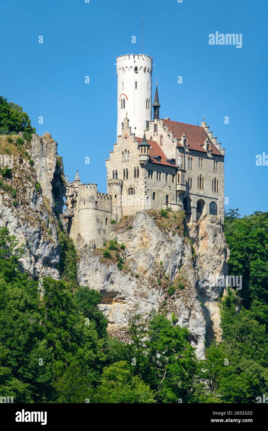 Germania, Baden-Württemberg, Lichtenstein - Honau, Lichtenstein Castello, il castello fiabesco dei Duchi, conti di Württemberg e Urach, costruito nel 19th ° secolo su roccia ripida, è una destinazione popolare. Foto Stock