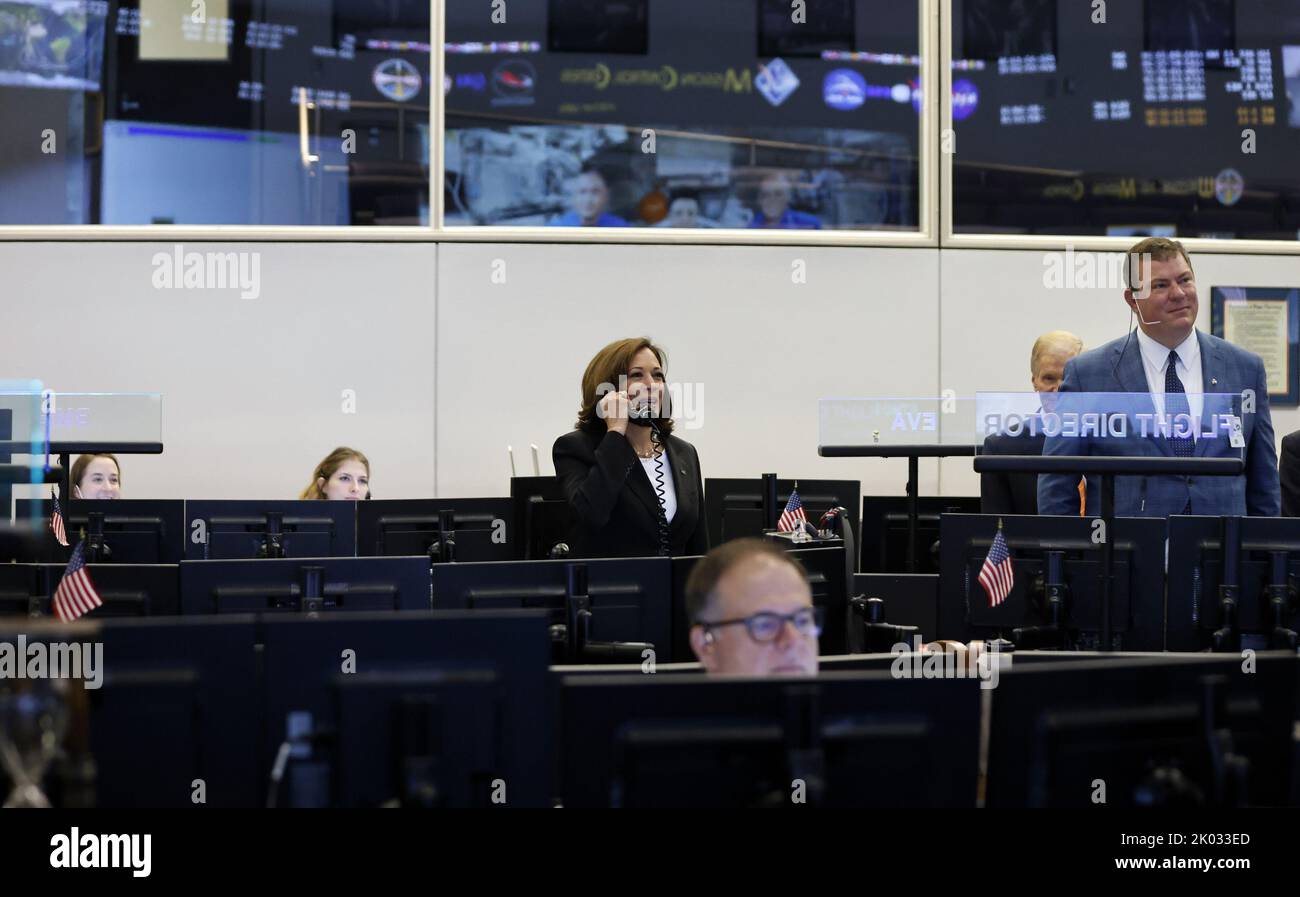 Houston, Stati Uniti. 09th Set, 2022. Il Vice Presidente Kamala Harris parla alla Stazione spaziale Internazionale mentre visita il Centro spaziale della NASA Johnson di Houston, Texas, venerdì 9 settembre 2022. Foto di Adam Davis/UPI Credit: UPI/Alamy Live News Foto Stock