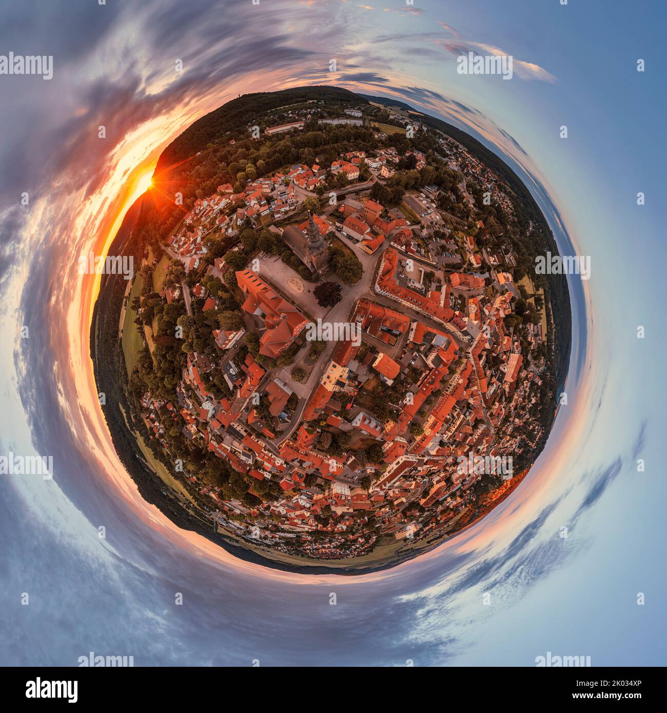 Germania, Turingia, Bad Berka, città, case, chiesa, panoramica, alba, foto aerea, panorama sferico Foto Stock
