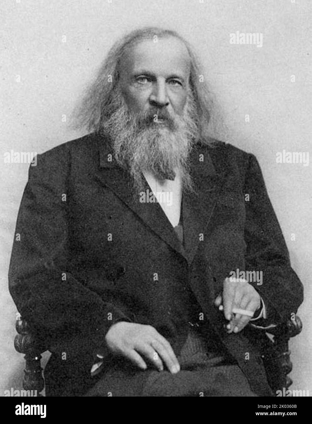 Dmitri Ivanovich Mendeleev (1834 - 1907) chimico e inventore russo. È meglio ricordato per aver formulato la Legge periodica e per aver creato una versione lungimirante della tavola periodica degli elementi. Foto Stock