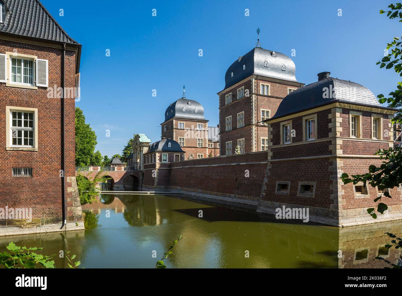 Germania, Ahaus, Westmuensterland, Muensterland, Westfalia, Renania settentrionale-Vestfalia, Castello di Ahaus, ex castello residenza, oggi sede Accademia tecnica Ahaus, castello ormeggiato, castello barocco Foto Stock