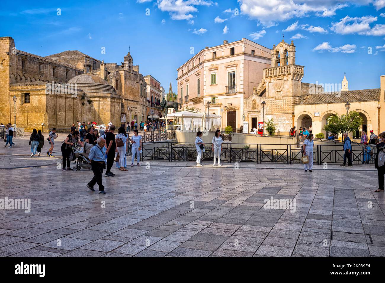 Piazza Vittorio Veneto a Matera, capitale europea della cultura 2019, Basilicata, Italia Foto Stock