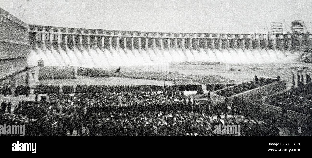 Durante il primo piano quinquennale, l'intero paese sovietico si è trasformato in un enorme progetto di costruzione. Il piano è stato attuato nel 1928 e ha avuto effetto fino al 1932. Foto Stock