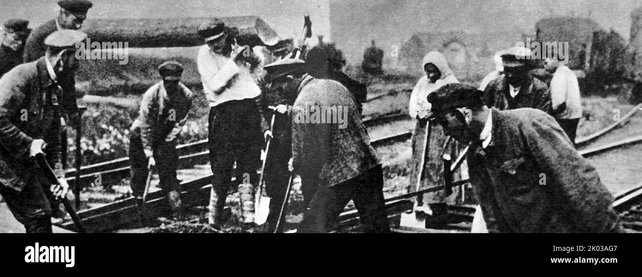 Durante il primo piano quinquennale, l'intero paese sovietico si è trasformato in un enorme progetto di costruzione. Il piano è stato attuato nel 1928 e ha avuto effetto fino al 1932. Foto Stock