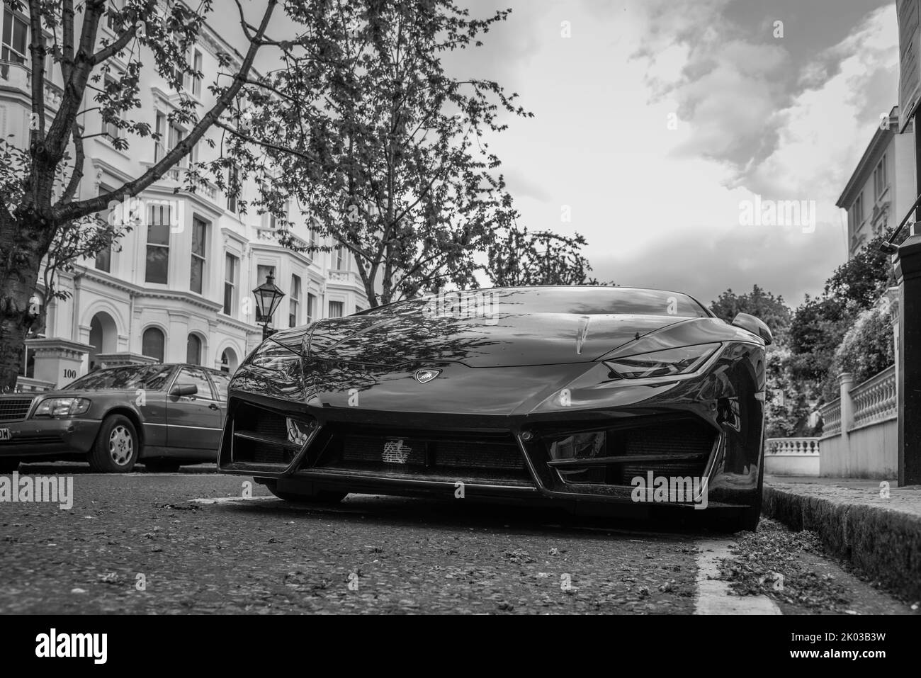 Una Lamborghini parcheggiata in una strada di Lordion Foto Stock