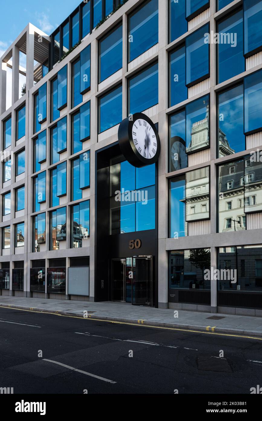 L'uomo in orologio a Paddington Station Foto Stock