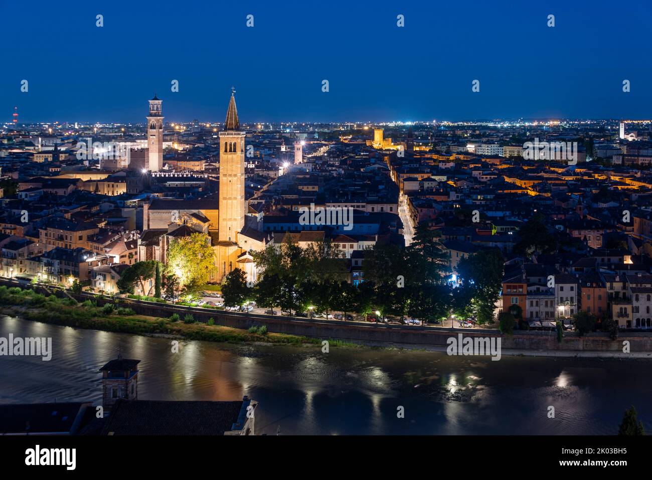 Basilica di Sant'Anastasia, ca. 1290, Italian Gothic, Adige River, Verona, Veneto, Italia Foto Stock