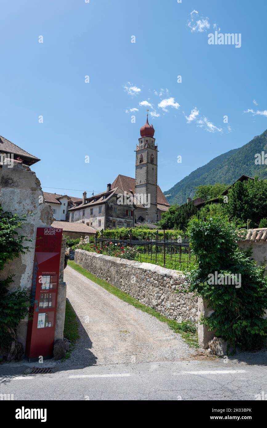 Chiesa parrocchiale di San Pietro e Paolo, Parcines, Alto Adige, Italia Foto Stock