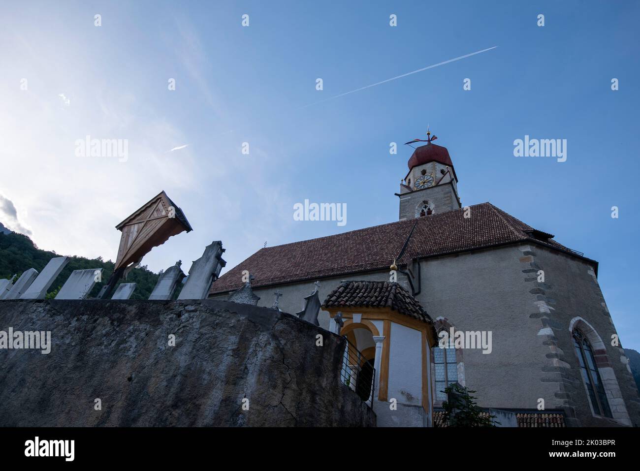 Chiesa parrocchiale di San Pietro e Paolo, Parcines, Alto Adige, Italia Foto Stock