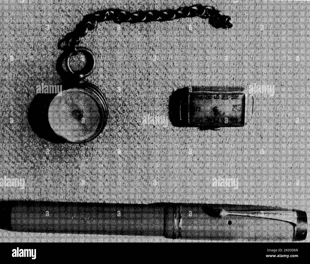 L'immagine mostra la bussola, l'orologio e la penna utilizzati da Ren Bishi durante la lunga marcia. Ren Bishi era un leader militare e politico nel primo Partito comunista cinese. Nei primi anni '1930s, Foto Stock