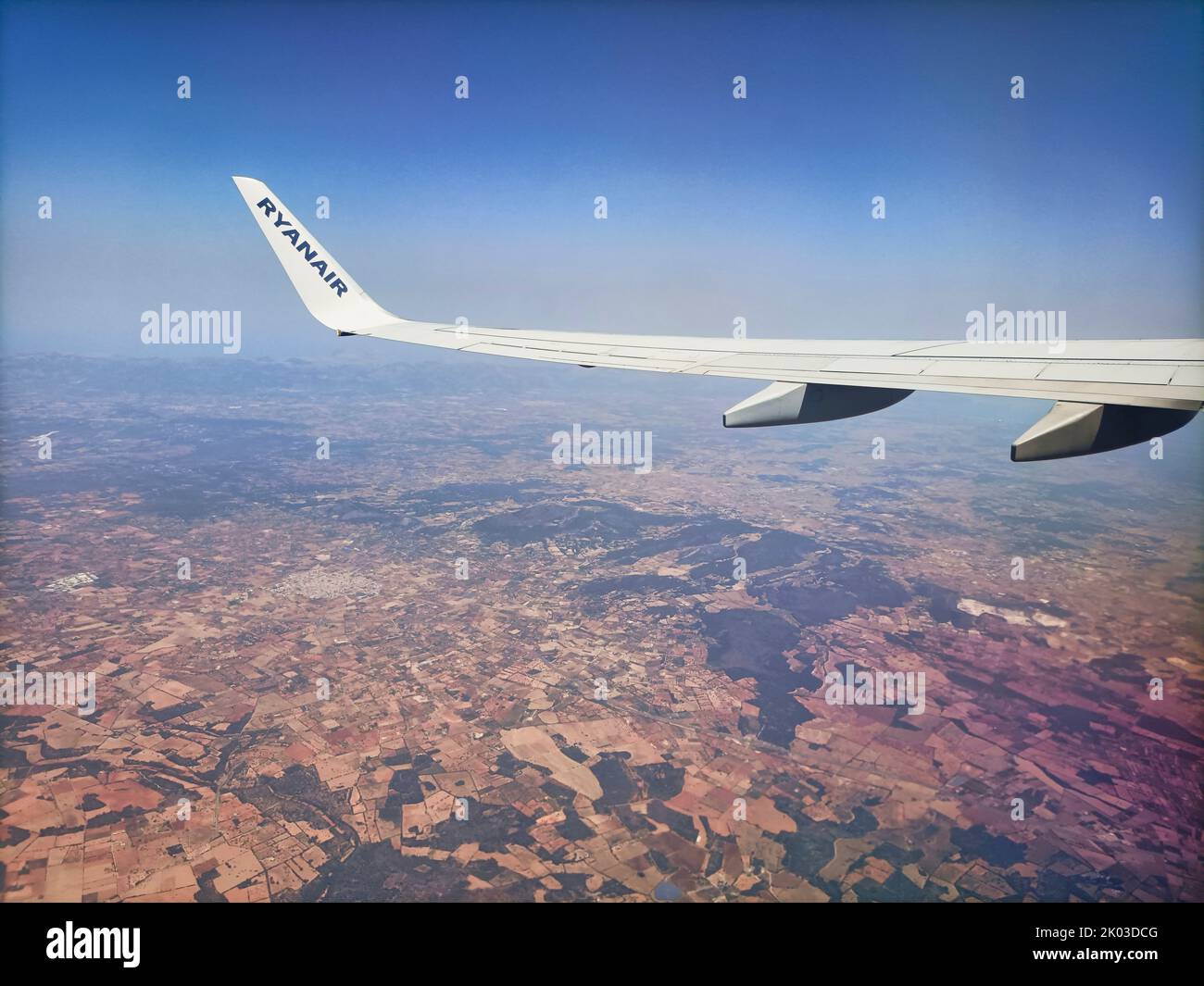 Spagna, Isole Baleari. Volare sopra le Isole Baleari, fotografia dal oblò di un aereo volante, smartphone fotografia Foto Stock