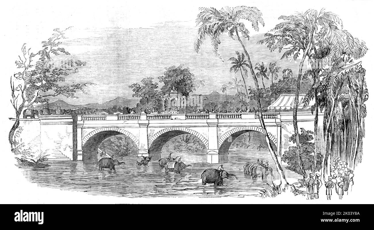 Apertura di un nuovo ponte a Travancore [Thiruvananthapuram nel sud dell'India] - la processione di Stato del Rajah, 1854. Il ponte è stato '...aperto in grande stile da sua altezza il Rajah... la nostra vista mostra, vicino al centro del ponte, la magnifica macchina di stato del Rajah ... seguita dai principi, cortigiani, e funzionari nativi, in carrozze e palanquins, con i loro accompagnatori ospiti di peoni, e da un certo numero di elefanti nei loro costumi di corte. Sotto, sul letto del fiume, c'era una truppa di elefanti, che si unirono al cannone e alle moltitudini intorno per proclamare le loro forti gioie. Nella Foto Stock