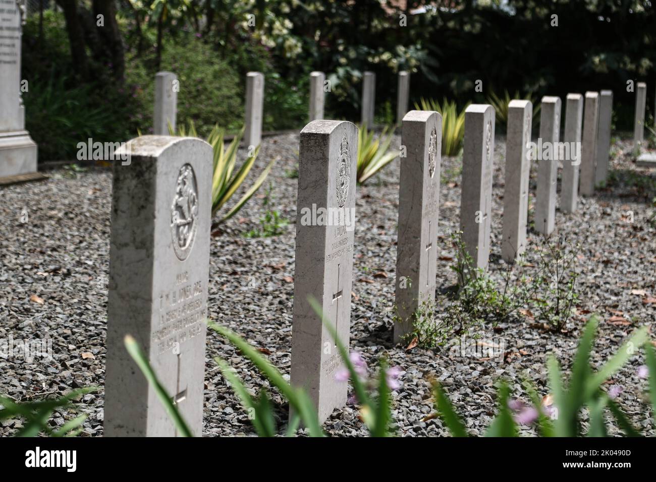 Nakuru, Rift Valley, Kenya. 9th Set, 2022. Una vista delle lapidi delle tombe di guerra del Commonwealth per la prima e la seconda guerra mondiale al cimitero nord di Nakuru. Secondo la Commissione delle tombe della guerra del Commonwealth, il cimitero nord di Nakuru contiene 27 sepolture del Commonwealth della prima guerra mondiale e 45 dalla seconda guerra mondiale. Durante la seconda guerra mondiale, la regina Elisabetta, allora principessa, servì nel Servizio Territoriale ausiliario delle donne, il ramo femminile dell'esercito britannico. (Credit Image: © James Wakibia/SOPA Images via ZUMA Press Wire) Foto Stock