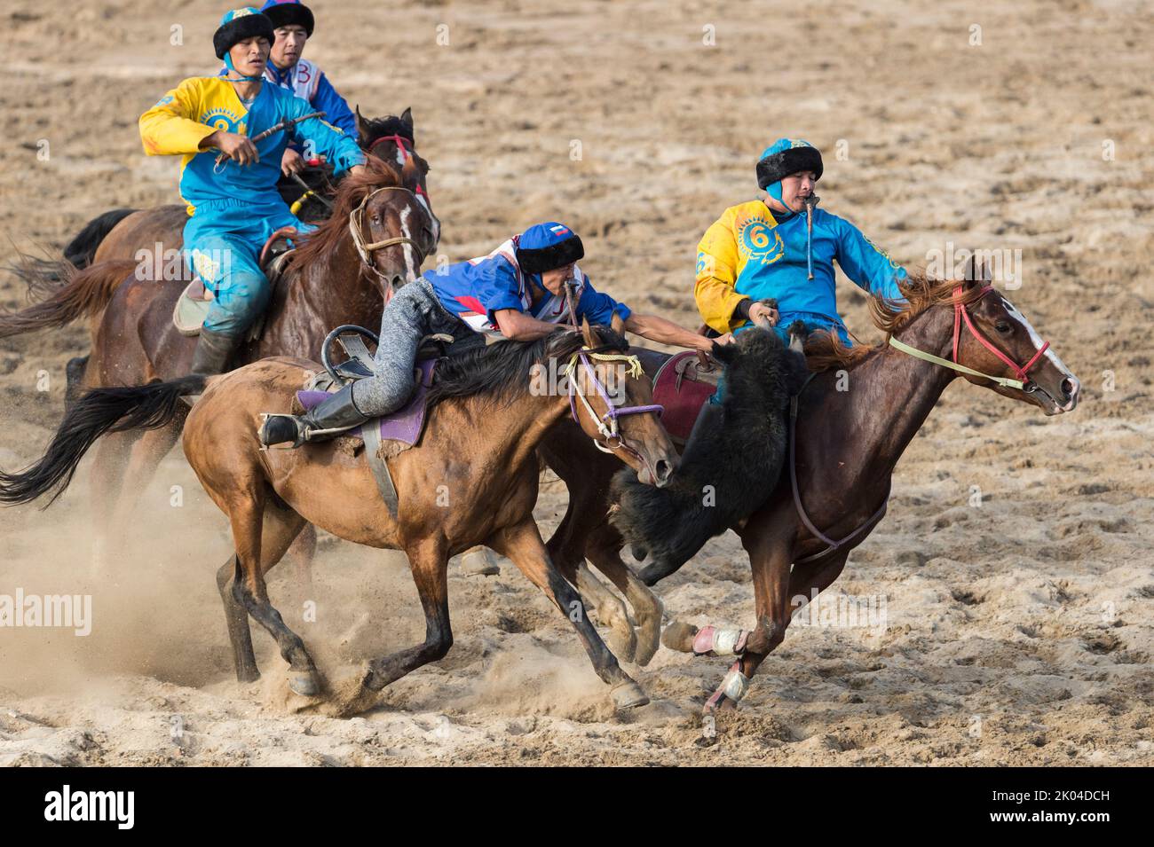 Un gioco tradizionale di Kok Boru durante il terzo mondo Nomad Games 2018 a Cholpon-ATA, Kirghizistan. Il gioco Russia-Kazachstan. Buzkashi è una tradizione Foto Stock