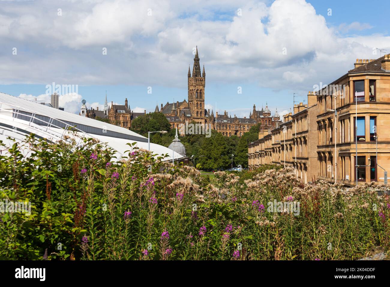 Vista sull'Università di Glasgow in un giorno d'estate Foto Stock