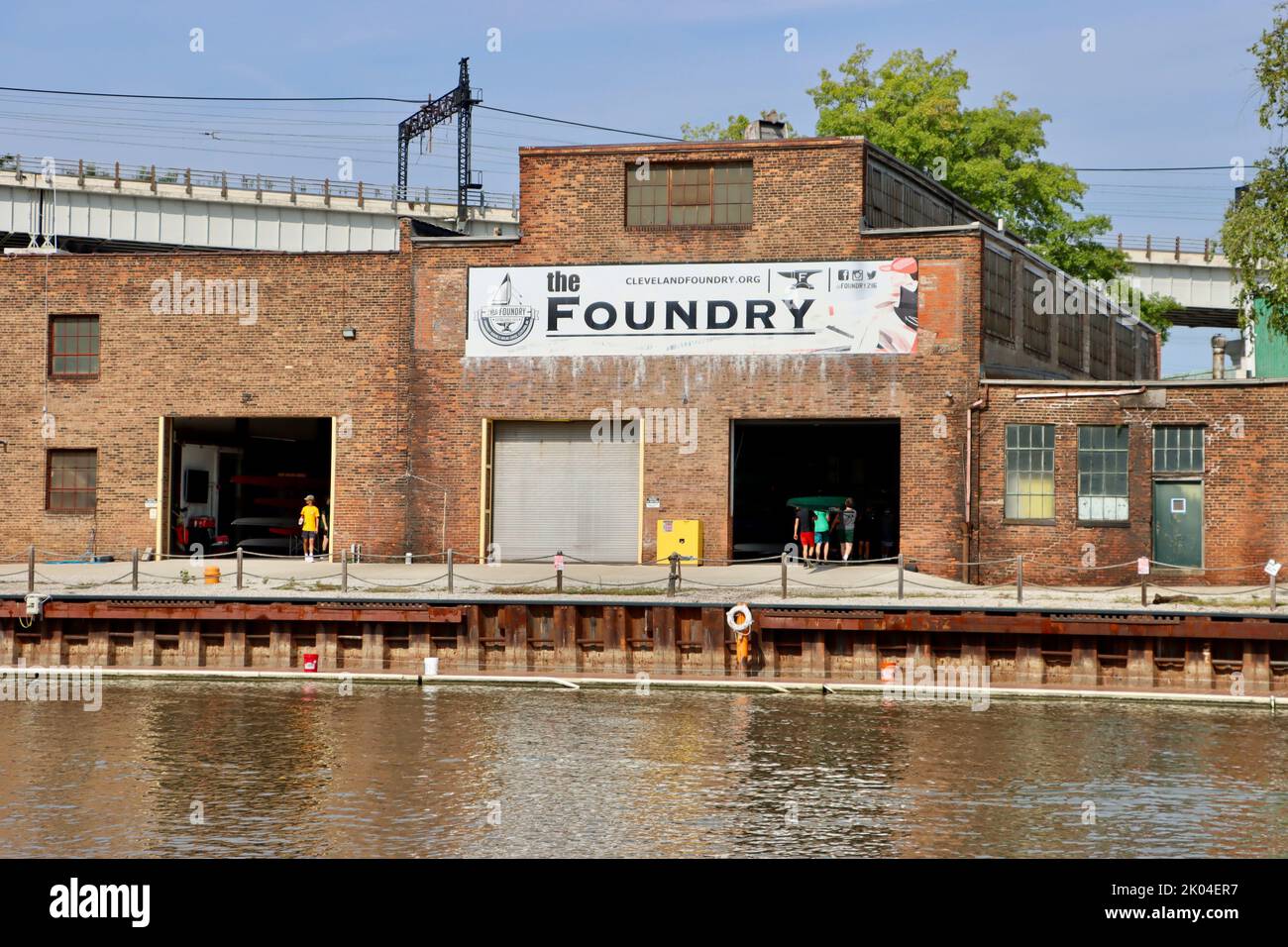 Il Foundry Rowing Center sul fiume Cuyahoga a Cleveland, Ohio Foto Stock