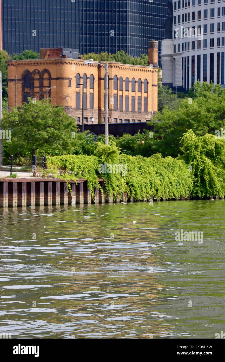 Vista sulla città di Cleveland dal fiume Cuyahoga. Foto Stock