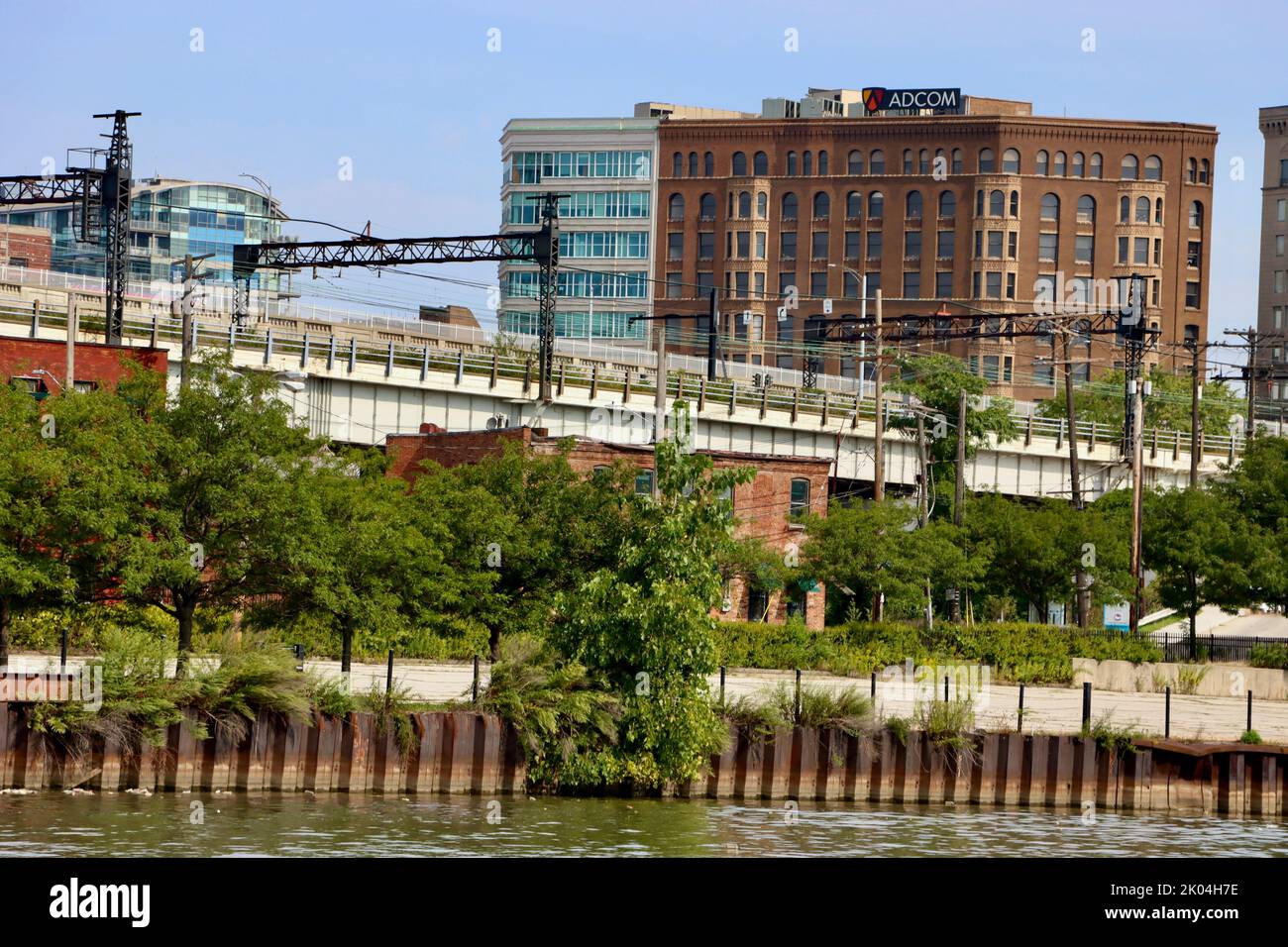 Vista sulla città di Cleveland dal fiume Cuyahoga. Foto Stock