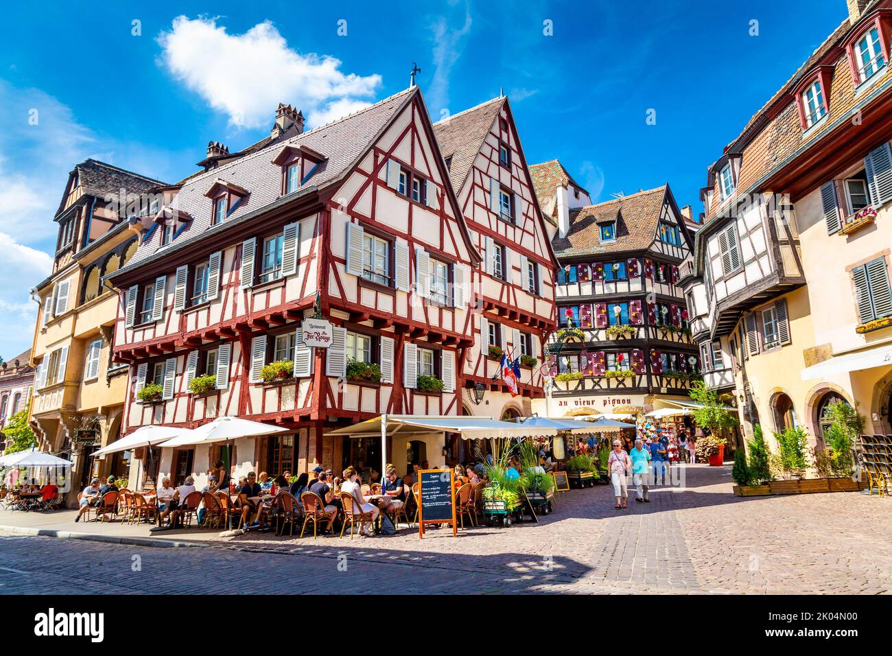 Case a graticcio sulla Grand Rue nella città fiabesca medievale di Colmar, Alsazia, Francia Foto Stock