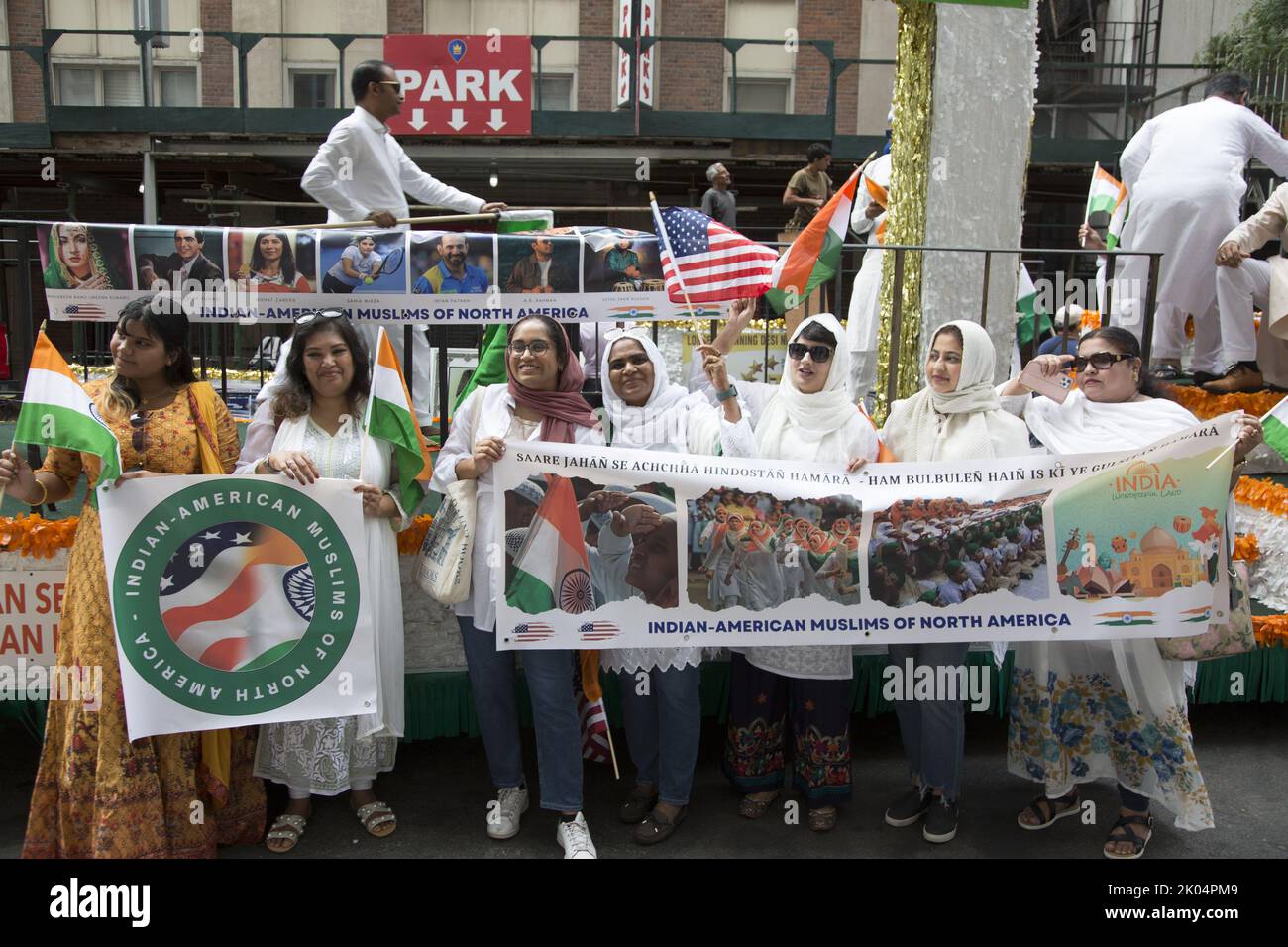 75th° anniversario della sfilata indiana di Independence Day su Madison Avenue a New York City. Foto Stock