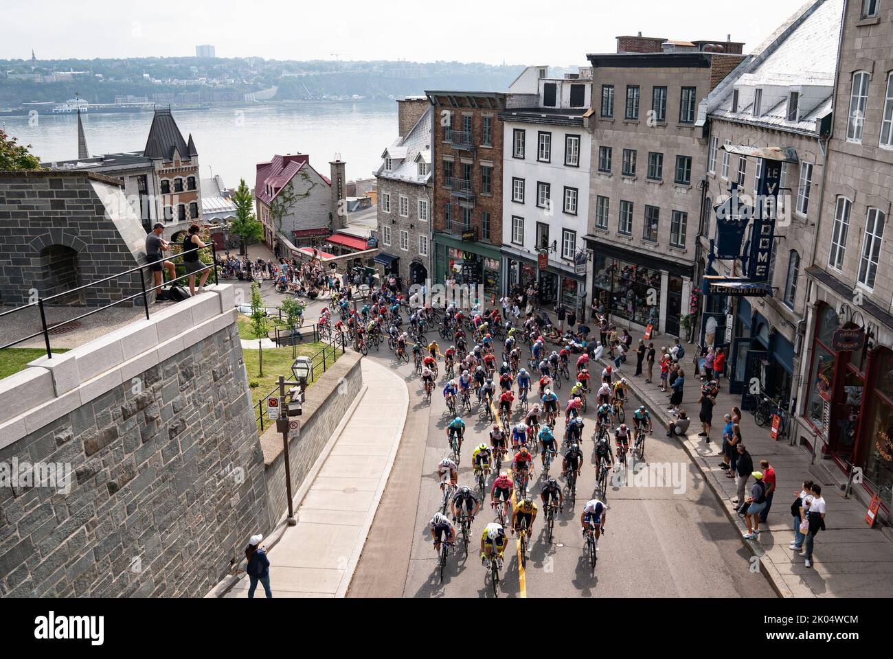 9 settembre 2022, Quebec City, Quebec, Canada: I principali cicli di pack al Grand Prix Cycliste de Québec, Quebec City, Quebec, Canada il 09 settembre 2022. (Credit Image: © Patrice Lapointe/ZUMA Press Wire) Foto Stock