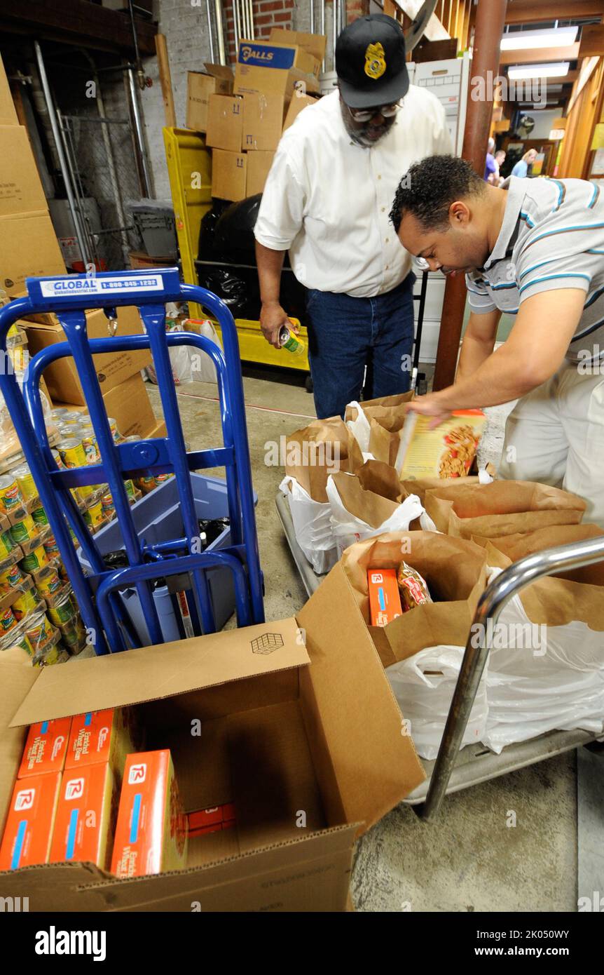 Attività al pane per la Banca di cibo della città, Washington, D.C.. Foto Stock