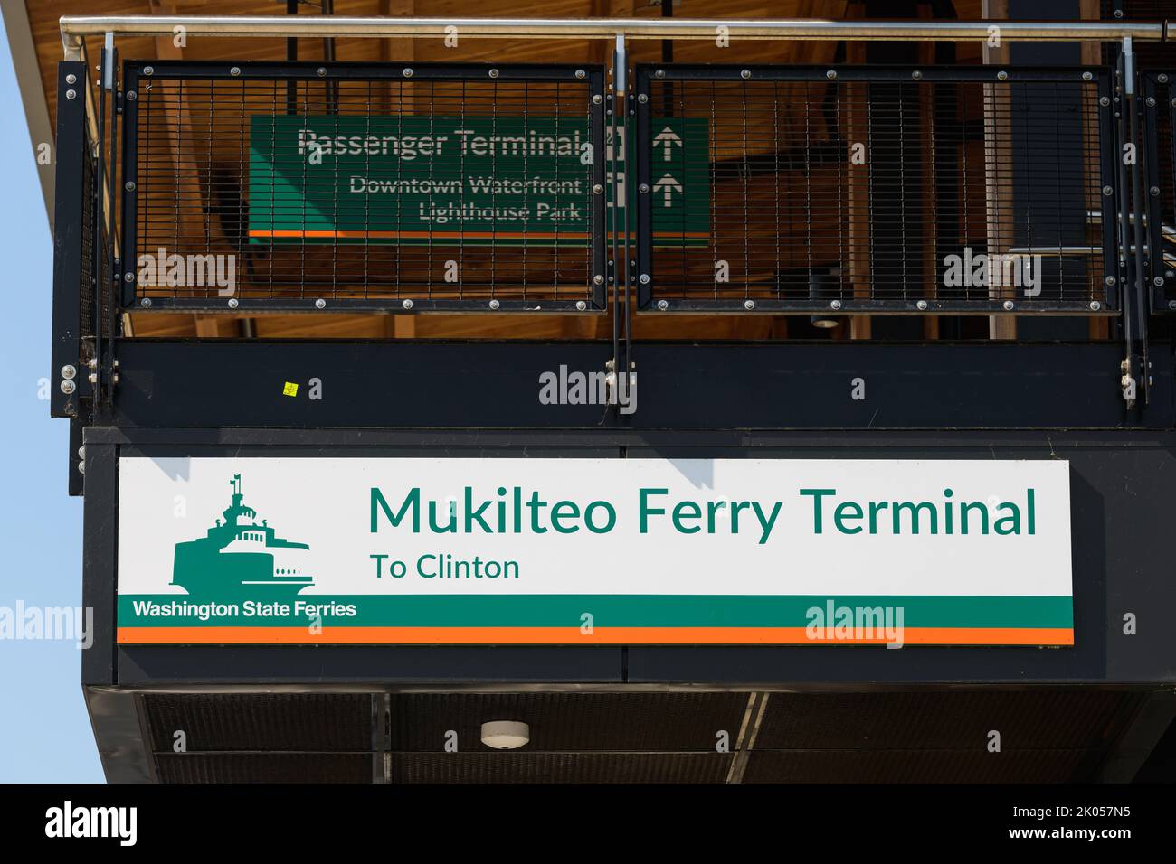 Mukilteo, WA, USA - 02 settembre 2022; segnaletica per il terminal dei traghetti di Mukilteo dei Washington state Ferries Foto Stock