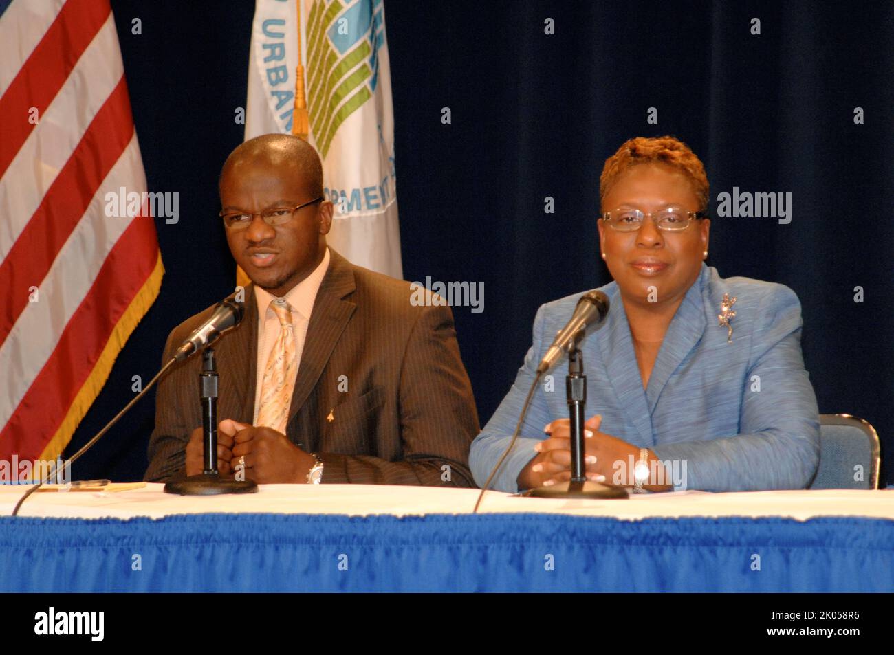 Partnership per la presentazione del panel di servizi pubblici ("il futuro dell'HUD. .. A Call to Public Service') presso la sede HUD, con il Segretario Shaun Donovan tra i partecipanti. Foto Stock
