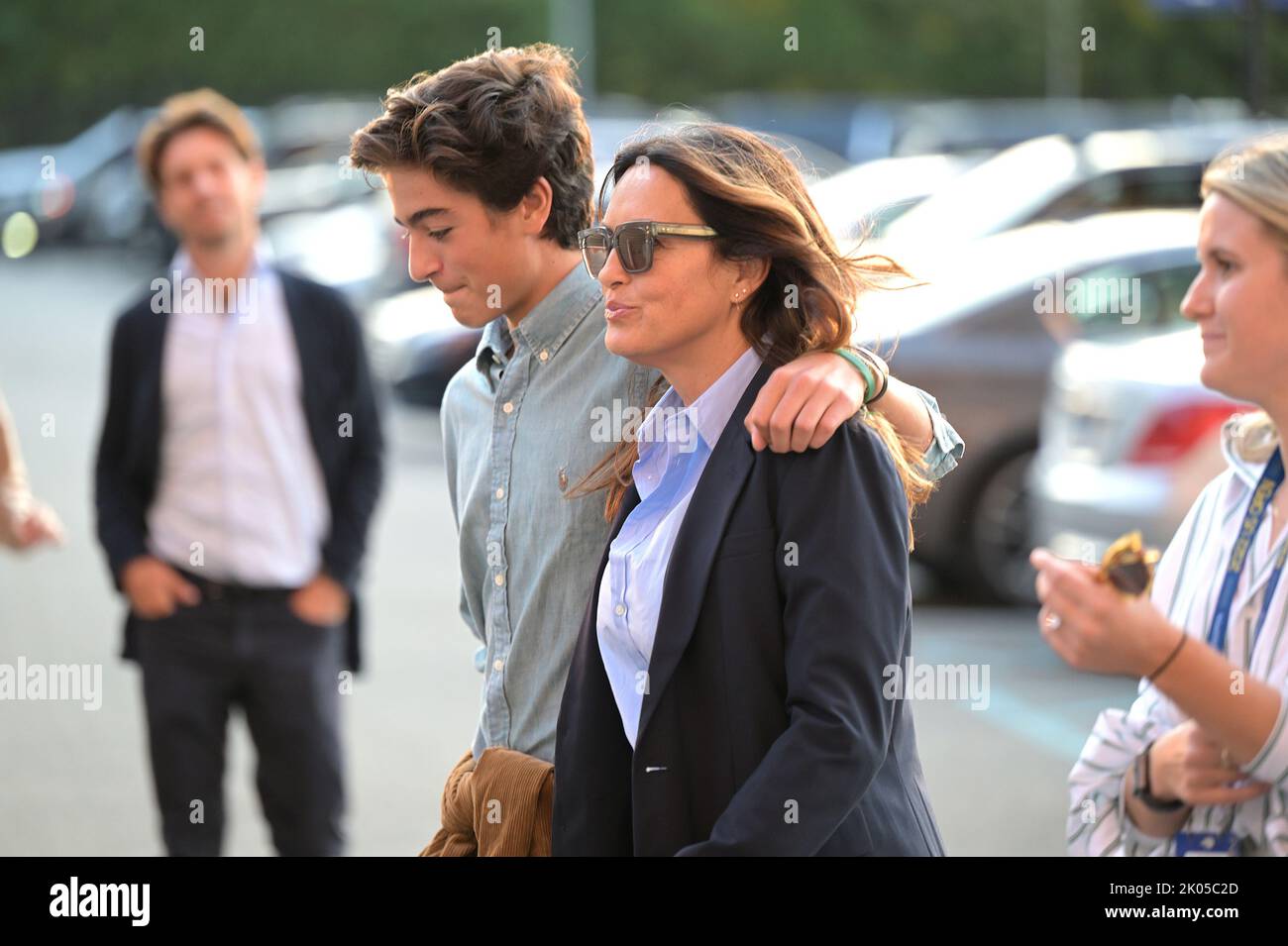 New York, Stati Uniti. 09th Set, 2022. (L-R) August Miklos Friedrich Hermann e Mariska Hargitay arrivano per la semifinale serale tra Carlos Alcatraz di Spagna e Frances Tiafoe degli Stati Uniti, al Centro nazionale di tennis USTA Billie Jean King di Flushing Meadows Corona Park New York, 9 settembre 2022. (Foto di Anthony Behar/Sipa USA) Credit: Sipa USA/Alamy Live News Foto Stock