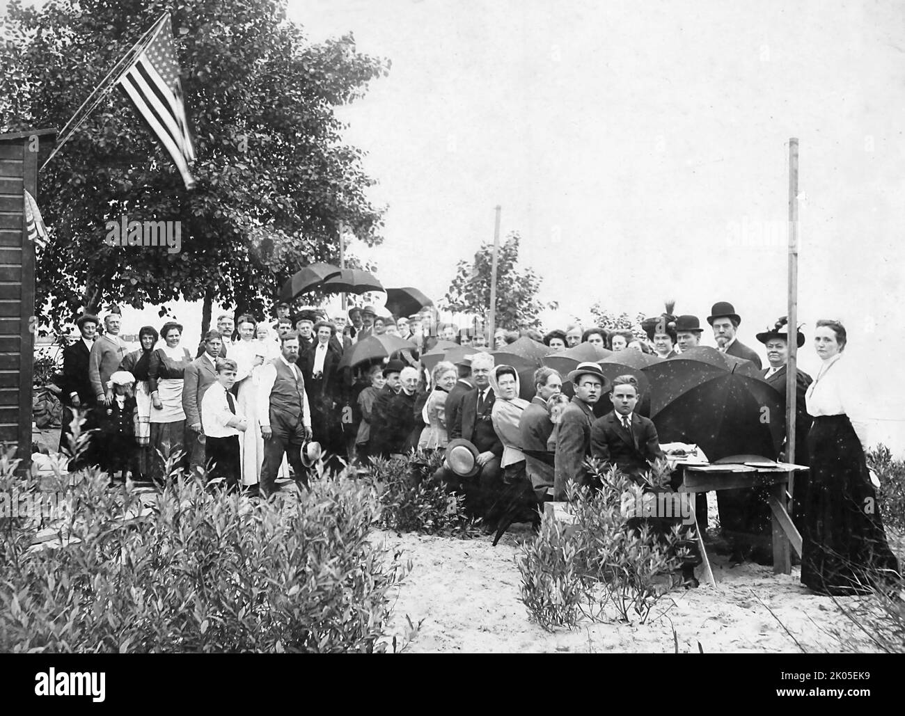 Un incontro all'aperto delle menti in una comunità del New England, ca. 1910. Foto Stock