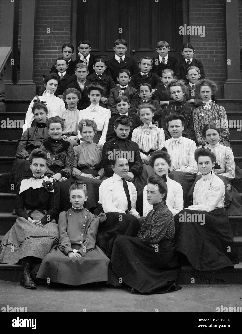 Un ritratto di classe di un gruppo di liceisti nel Connecticut, ca. 1910. Foto Stock