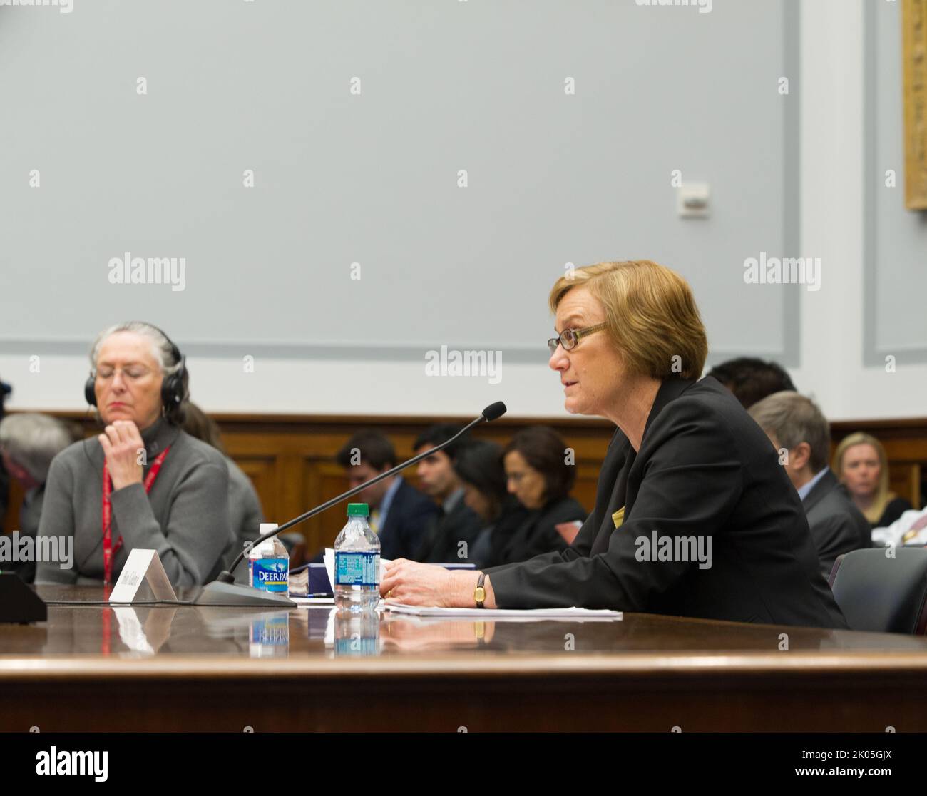 Testimonianza del commissario federale per l'amministrazione degli alloggi Carol Galante all'audizione del Comitato per i servizi finanziari della Camera, Capitol Hill. Foto Stock