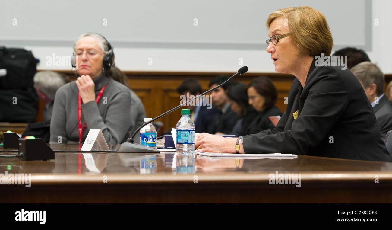 Testimonianza del commissario federale per l'amministrazione degli alloggi Carol Galante all'audizione del Comitato per i servizi finanziari della Camera, Capitol Hill. Foto Stock