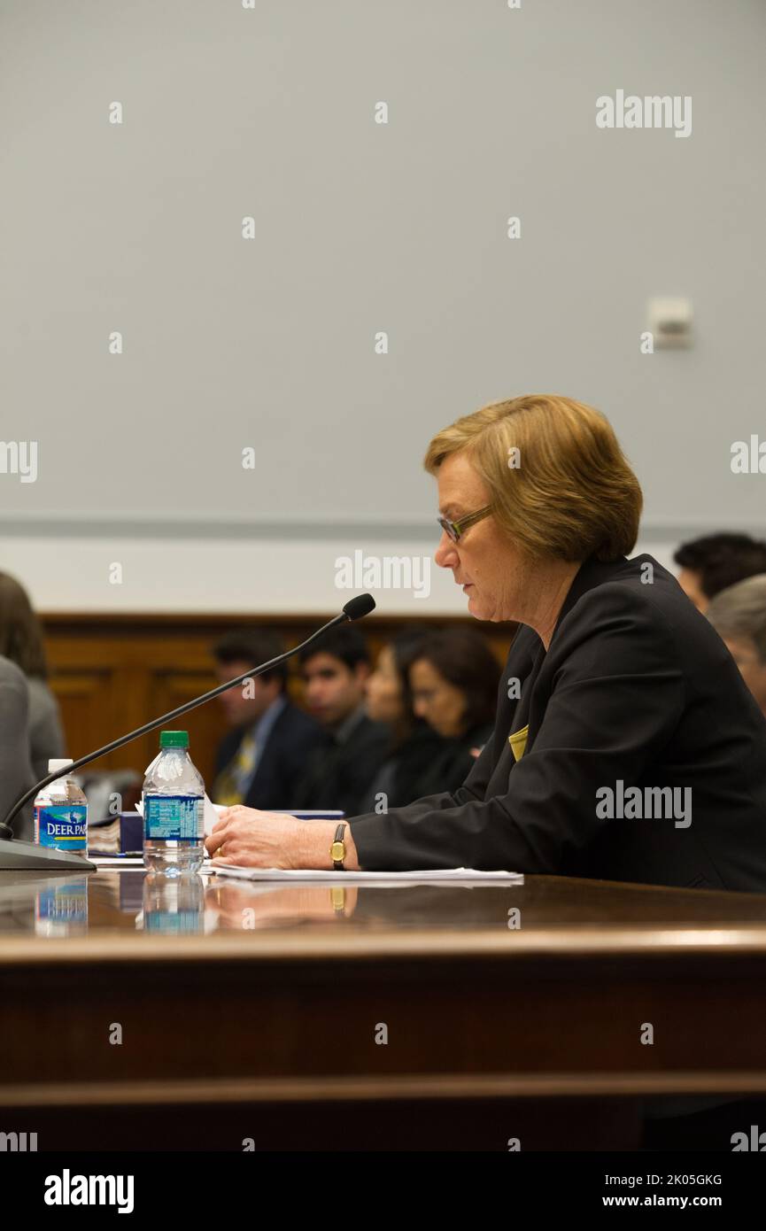 Testimonianza del commissario federale per l'amministrazione degli alloggi Carol Galante all'audizione del Comitato per i servizi finanziari della Camera, Capitol Hill. Foto Stock