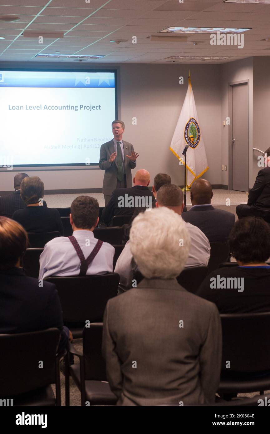 Presentazione del progetto di contabilità di livello di prestito di Ginnie Mae, con il segretario Shaun Donovan e il presidente di Ginnie Mae Ted Tozer. Foto Stock