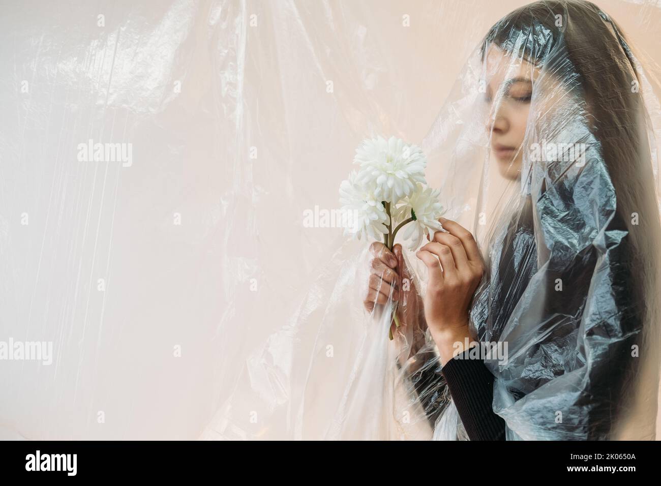 donna defocused ritratto inquinamento atmosferico natura Foto Stock