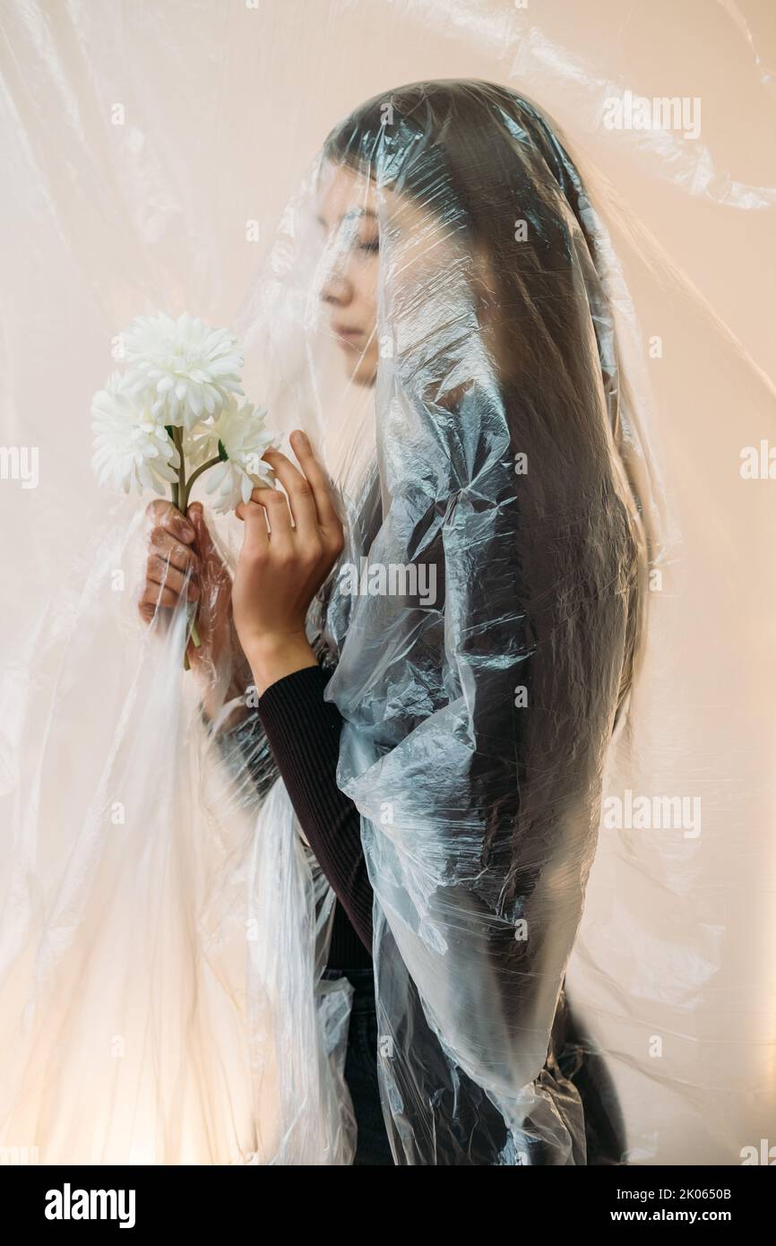 profilo sfocato ritratto donna triste inquinamento atmosferico Foto Stock