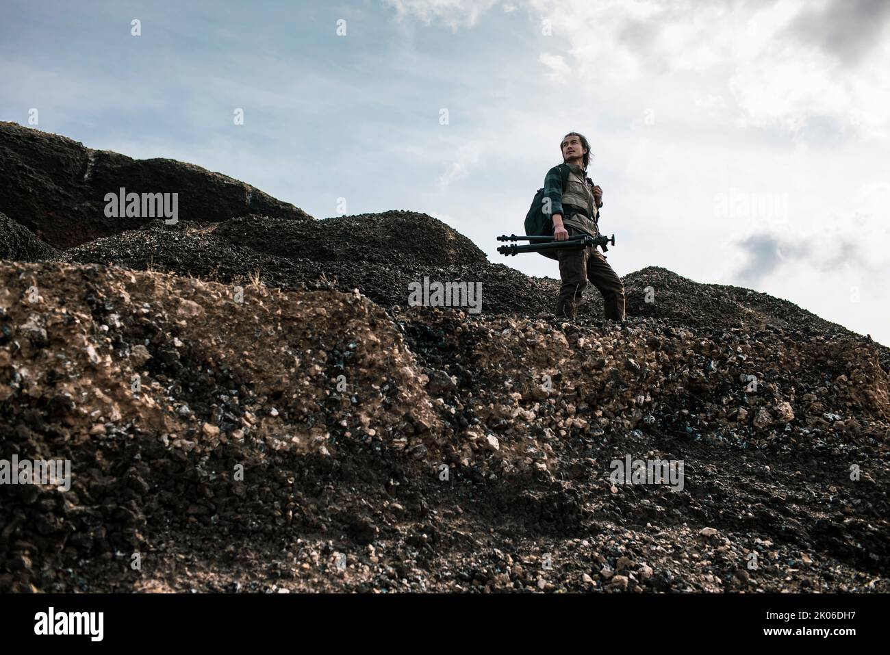 Fotografo maschile cinese con cavalletto Foto Stock