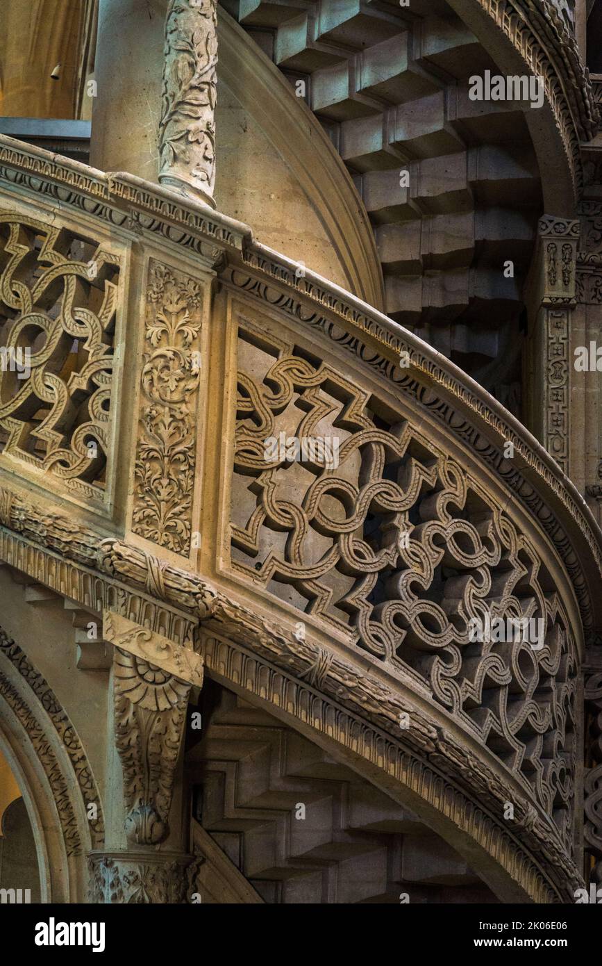 Il Jubé, o schermo di Rood, chiesa di Saint-Étienne-du-Mont, chiesa gotica che contiene il santuario di San Geneviève, il santo patrono di Parigi, Parigi, Fran Foto Stock