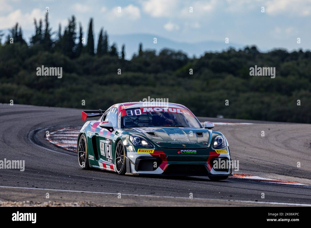 121 BURET Timothé, CAMPBELL Christopher, K-Worx, Porsche 718 Cayman GT4 RS Clubsport, in azione durante il 5th° round del Championnat de France FFSA GT 2022, dal 11 al 13 settembre sul circuito di Lédenon a Lédenon, Francia - Foto Marc de Mattia/DPPI Foto Stock