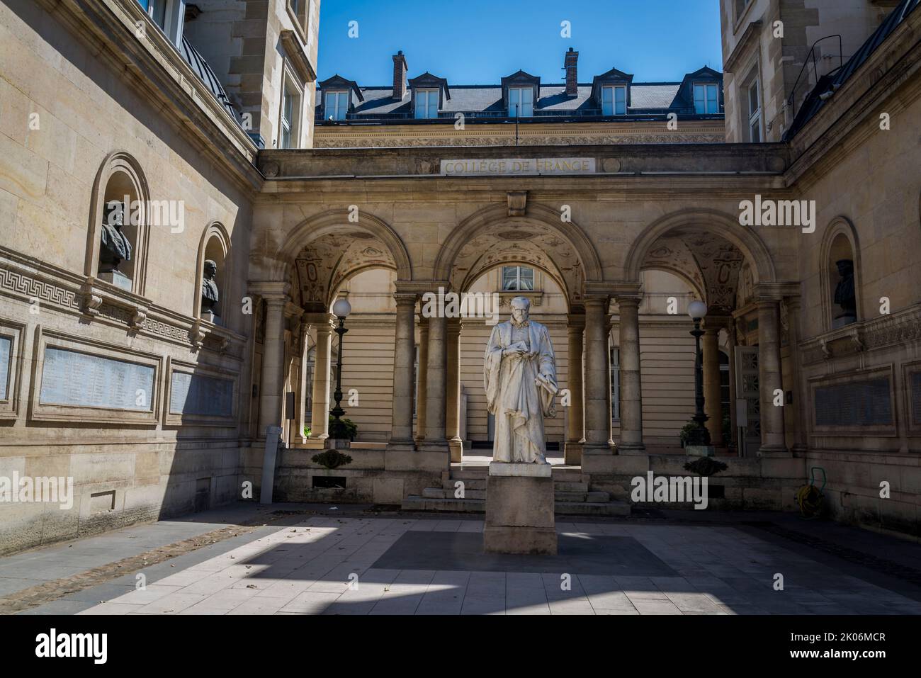 G. Bude statua al Collège de France, fondata nel 1530 da Francesco i, è un istituto di istruzione superiore e di ricerca, quartiere latino, 5th arrondis Foto Stock