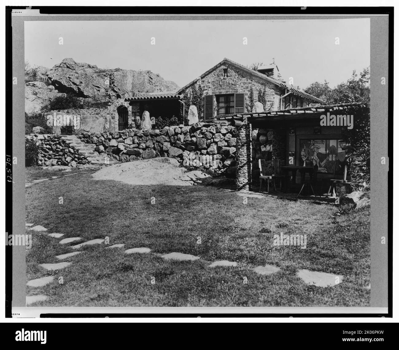 "Surprise Valley Farm", Arthur Curtiss James Property, Beacon Hill Road, Newport, Rhode Island., 1917. Tenuta progettata nel 1914 da Grosvenor Atterbury per il magnate della ferrovia Arthur Curtiss James. L'architettura si ispira a un villaggio della Svizzera italiana. Foto Stock