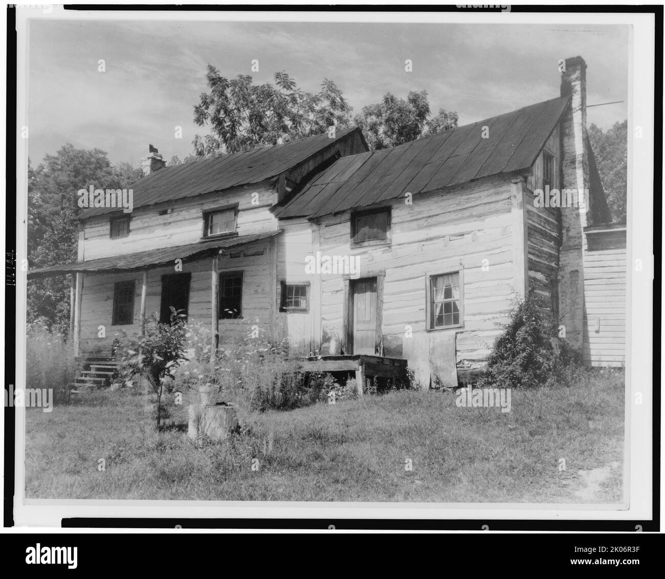 Casa colonica in tronchi, Roanoke County, Virginia, tra il 1900 e il 1950. Foto Stock