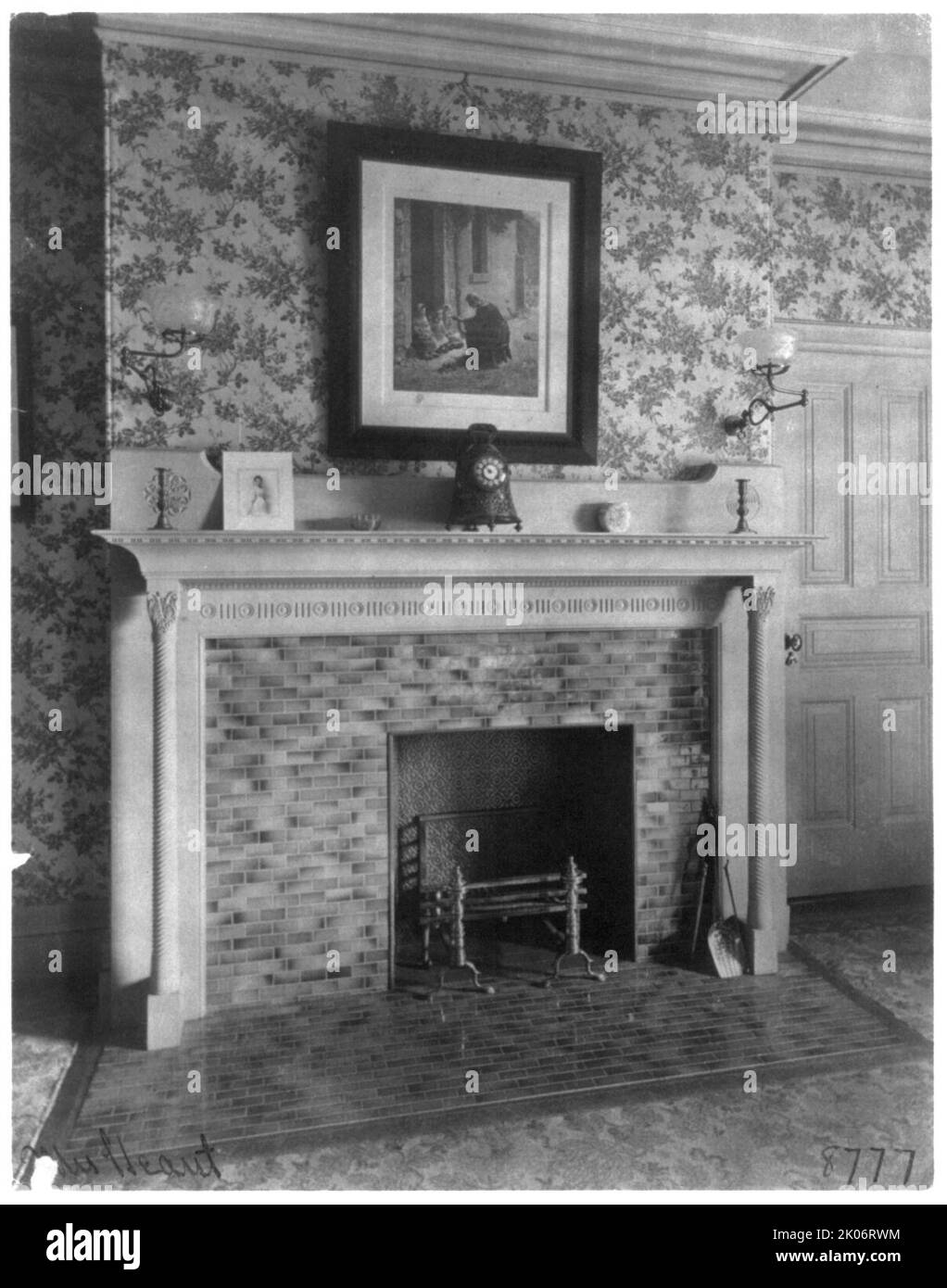 Casa di Phoebe Apperson Hearst (vedova di George Hearst) a 1400 New Hampshire Ave., NW, Washington, D.C., c1900. Particolare di grande camino. [Phoebe Hearst, filantropo, femminista e suffragista, fondò il Museo di Antropologia dell'Università della California ed era co-fondatore della National Parent-Teacher Association]. Foto Stock