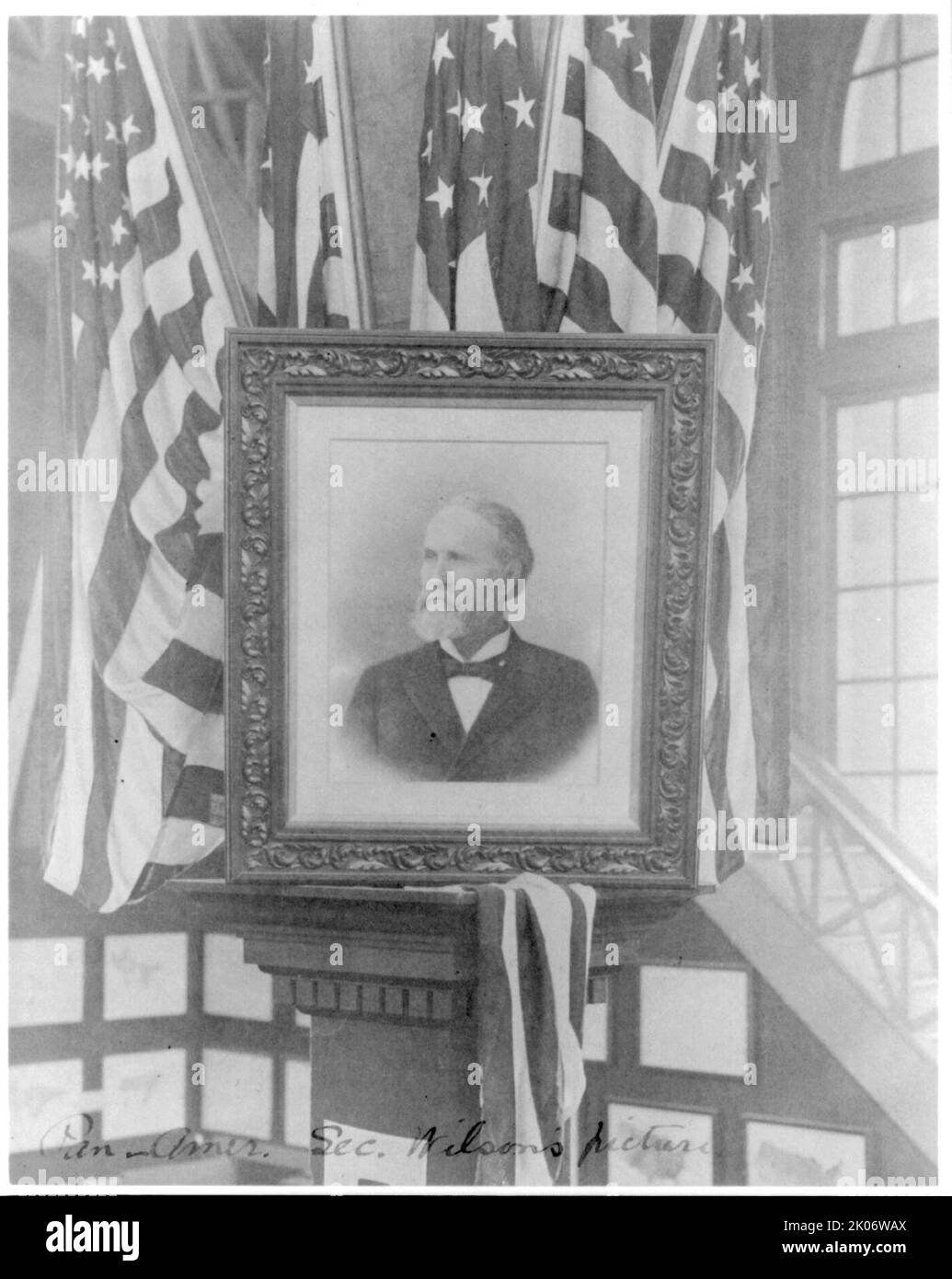 Henry Lane [sic] Wilson, 1857-1932; foto del portatore di busto incorniciato con bandiera rivolto a sinistra, n.d.. [James Wilson è stato Segretario dell'Agricoltura durante l'amministrazione di William McKinley]. Foto Stock