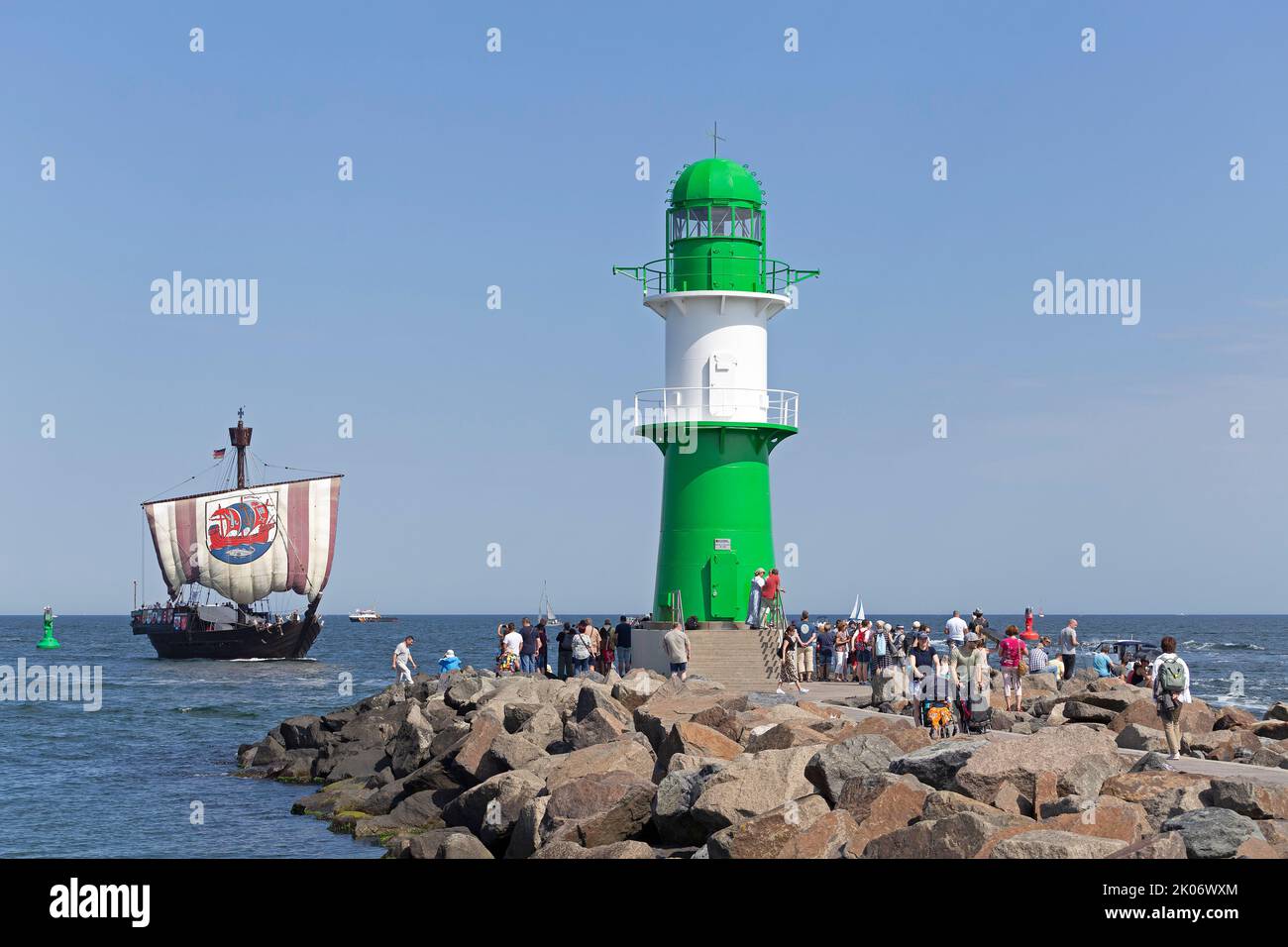 Dente anseatico, Mar Baltico, faro, Hanse Sail, Warnemünde, Rostock, Meclemburgo-Pomerania occidentale, Germania Foto Stock